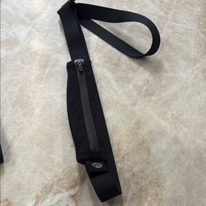 Lululemon activity belt.